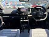 フランス車ならではのオシャレな内装がオススメです!