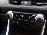 入庫時・販売時・納車前に、弊社基準の68項目に及ぶ点検整備を実施しております。