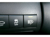オートマチックハイビームを装備。先行車や対向車のライトを認識し、ハイビームとロービームを自動で切り替える機能です。夜道の視界を確保し歩行者などの早期発見をサポート。切り替え忘れも防いでくれます。
