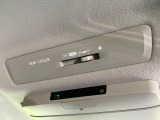 【リアオートエアコン】広い後部座席には必須の機能!風量や温度を自動で調整し前席と同様な車内環境にしてくれるリアオートエアコンを装備。夏の暑さも冬の寒さもストレスなく快適にお過ごしいただけます♪