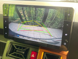 【バックカメラ】駐車時に後方がリアルタイム映像で確認できます。大型商業施設や立体駐車場での駐車時や、夜間のバック時に大活躍!運転スキルに関わらず、今や必須となった装備のひとつです!