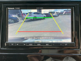 バックカメラ装着済!死角になりやすい後方もとても見やすいです☆車庫入れに自信がない方や縦列駐車が苦手な方にも、オススメ装備です!安心度もアップ!