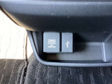 ナビとのUSB接続、充電ジャックも充実しています♪