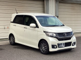 LEDヘッドライトを装備しています。LEDヘッドライトはとても明るく、雨の日や夜間走行も安全・安心です。オートライトコントロール付きで周囲の明るさに応じて自動で点灯・消灯します。