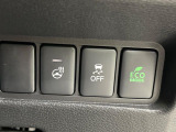 【ステアリングヒーター】冬場に冷たくなりやすい革巻きステアリングを、スイッチ一つで素早く適温に!エアコンよりも早く温まってくれるので、寒い日の運転も快適になりますね♪
