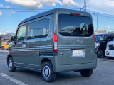 雨の日は中古車は選びにくいですよね。でも当店なら安心です。電話予約を頂ければ屋根下へ移動させて頂きます。雨でもじっくりご検討いただけます。
