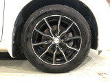 ホイールだけでも車のイメージがかなり変わりますね。