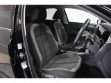 安全性と快適性を追求した、少し硬めのシート。 これは長時間の運転や渋滞などの状況でも、身体の疲労度が少ないことを求めたものです。