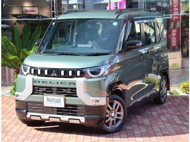三菱 デリカミニ T プレミアム 4WD