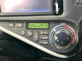 【オートエアコン】一度お好みの温度に設定すれば、車内の温度を検知し風量や温度を自動で調整。暑い…寒い…と何度もスイッチ操作をする必要はありません。快適な車内空間には必須の機能ですね♪