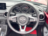 【純正革巻きステアリング】上質な革を使用することで、手にしっかり馴染みとても運転しやすいハンドルです♪