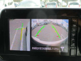 狭い道でのすれ違い、左側のガードレールや側溝が見えないと不安になりませんか?アラウンドビューモニターならバックカメラに加え、発進時に前方や周囲の確認、すれ違い時の助手席側下方の確認も出来て安心です♪