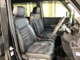 乗降がしやすい運転席。高さが調節できて小柄な方でもベストポジションをとることができます。