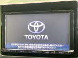 【大画面ナビ】人気の大型9インチナビを装備。存在感のある大画面はインパクト大!ナビ利用時のマップ表示は見やすく、テレビやDVDは臨場感がアップ!いつものドライブがグッと楽しくなります♪