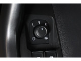 狭い場所も苦になりません。電動格納ドアミラー装備。電動格納ドアミラードアミラー調整スイッチ