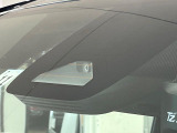 【トヨタセーフティセンス】走行中に前方の車両等を認識し、衝突しそうな時は警報とブレーキで衝突回避と被害軽減をアシスト。より安全にドライブをお楽しみいただけます。