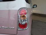 ブレーキランプには視認性に優れたLEDバルブを備えたテールレンズです!