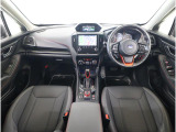 ■視界良好で運転しやすいコックピットです。シンプルで操作性の良いインパネ回りにデザインされ、SUBARUは安全性能に徹底的にまでこだわった視界設計を行っています。