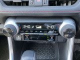 オートエアコンなので、お好みの温度に設定するだけで車内を快適空間にしてくれます。