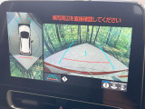 【パノラミックビューモニター】専用のカメラにより、上から見下ろしたような視点で360度クルマの周囲を確認することができます☆死角部分も確認しやすく、狭い場所での切り返しや駐車もスムーズに行えます。