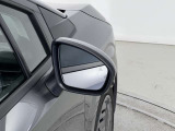 【ブラインドスポットモニター】巻き込み事故防止や、車線変更時の事故も予防します。