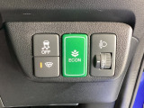 ハンドルの右側にはヘッドライトレベライザーとVSA(ABS+TCS+横滑り抑制)の解除スイッチがついています。ヘッドライトレベライザーは道路状況や積荷の加重に応じてライトの高さを調節できます。
