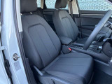 長時間の運転でも疲れを感じにくい、適度な硬さのシートです!