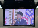 【後席モニター(フリップダウンモニター)】後部座席からも、DVDや映画・ライブ映像など様々な動画が楽しめドライブが退屈しません!※機種によって接続できる映像が異なります。