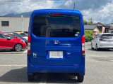 雨の日は中古車は選びにくいですよね。でも当店なら安心です。電話予約を頂ければ屋根下へ移動させて頂きます。雨でもじっくりご検討いただけます。