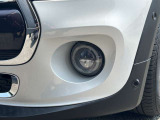 夜間の走行ではテールレンズの形状や光り方で車種を認識出来る部分。ミニには多くのボディバリエーションがあるので、テールレンズにもそれぞれ個性が溢れています。