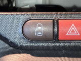 片側電動スライドドアのスイッチ付です。車内からもスイッチひとつで楽にドアの開閉が可能です。電動なので開閉時に力を使う必要がなく、半ドアになることもありません!