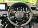 インテリアに合わせたデザインのステアリングは、運転される方のことも考え、運転しやすい形状、大きさです。是非一度、実際に触ってお確かめください。