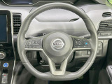 インテリアに合わせたデザインのステアリングは、運転される方のことも考え、運転しやすい形状、大きさです。是非一度、実際に触ってお確かめください。