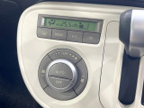 【オートエアコン】一度お好みの温度に設定すれば、車内の温度を検知し風量や温度を自動で調整。暑い…寒い…と何度もスイッチ操作をする必要はありません。快適な車内空間には必須の機能ですね♪