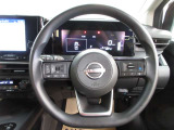 目線を外さオーディオ操作をハンドルでするので、運転に集中できます