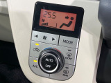 【オートエアコン】一度お好みの温度に設定すれば、車内の温度を検知し風量や温度を自動で調整。暑い…寒い…と何度もスイッチ操作をする必要はありません。快適な車内空間には必須の機能ですね♪