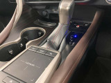 シフトノブ付近