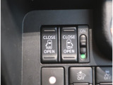 運転席からも操作できる両側パワースライドドア付きです。