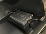 グローブBOX内のカードの取り出しもしやすい場所にETCがついています。高速道路の料金所の通過もラクラクです!。