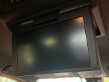 【フリップダウンモニター】大画面モニターで後席でもエンタメをお楽しみいただけます。小さなお子様にも大人気の装備です♪