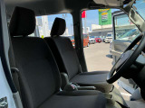 運転席も広々でゆったり気分で運転できます♪