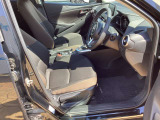 ドライバーがまっすぐ適正な姿勢で座り操作できるマツダならではのペダルレイアウトで運転をしやすく、疲れにくい運転席です。
