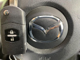 【キーレス】少し離れた場所からでもボタン一つでドアの開錠・施錠ができるのでとっても便利!ドアの鍵穴周りに傷をつけることもありません♪