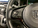 【ステアリングリモコン】ステアリングにオーディオ調節可能なスイッチが装備されていますので運転中でも視線をそらさずにオーディオの調節が可能です!