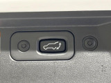 【パワーバックドア】スマートキーや運転席のボタンを押すだけでリアゲートが自動で開閉します!荷物を持っている時や、高い位置にあるバックドアを閉める際に便利な機能です♪