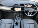 インテリアはブラックを基調とした内装になっております。飽きの来ないドイツ車らしい内装です。