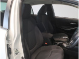 サイドからしっかりとホールドしてくれる運転席・助手席シートは、長時間の運転でも体のブレを軽減し疲れにくいシートです◎