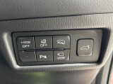 【パワーバックドア】スマートキーや運転席のボタンを押すだけでリアゲートが自動で開閉します!荷物を持っている時や、高い位置にあるバックドアを閉める際に便利な機能です♪
