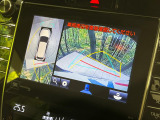 【サイド&バックカメラ】停車・駐車時に死角になりがちな運転席から見えづらいサイドとリアの障害物を確認できます!雨天時や夜間などは特に活躍してくれるアイテムです。