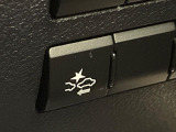 【プリクラッシュセーフティ】前方の車両等を検知し、衝突しそうな時は警報で注意を促し、ブレーキを踏む力をサポート。ブレーキを踏めなかった場合は衝突被害軽減ブレーキが作動、衝突回避をサポートします。